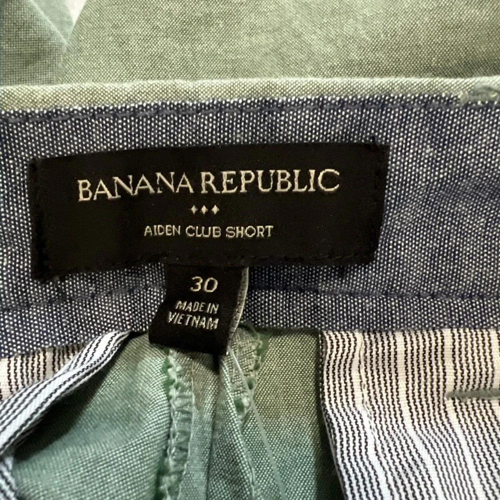 Banana Republic Aiden Club Shorts size 30 flat front Chino Sage Green Classic